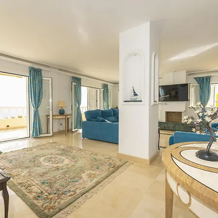 Marbella 아데제